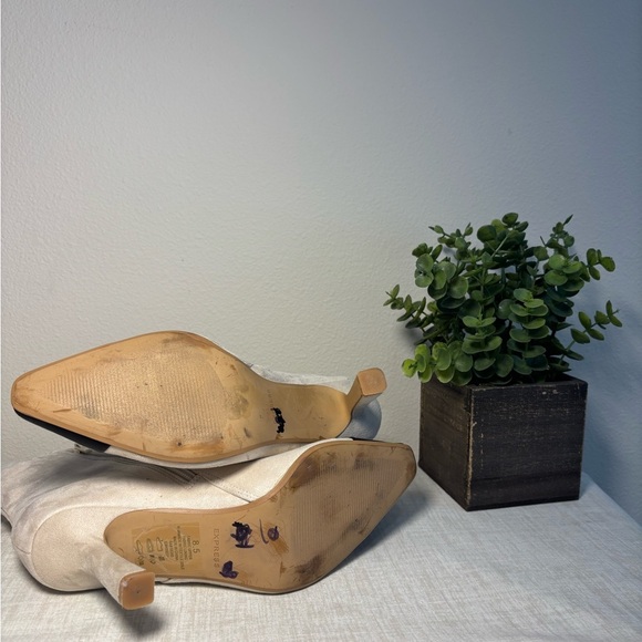 Express Cream Heeled Boots with Black Toe - Picture 5 of 7